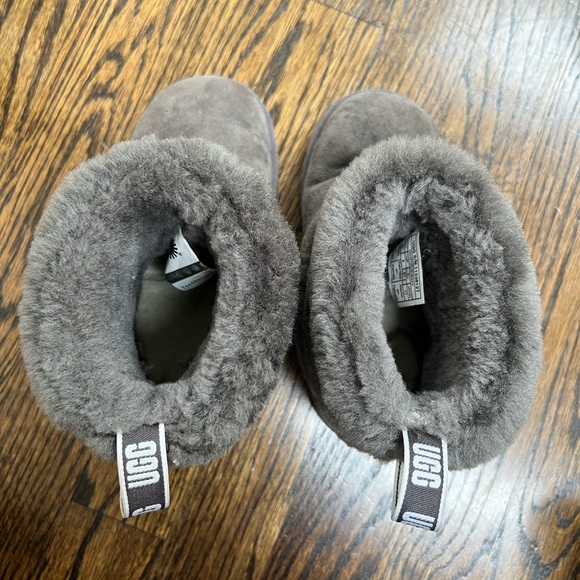 UGGS little kids fluff minis size 10 - Picture 5 of 5